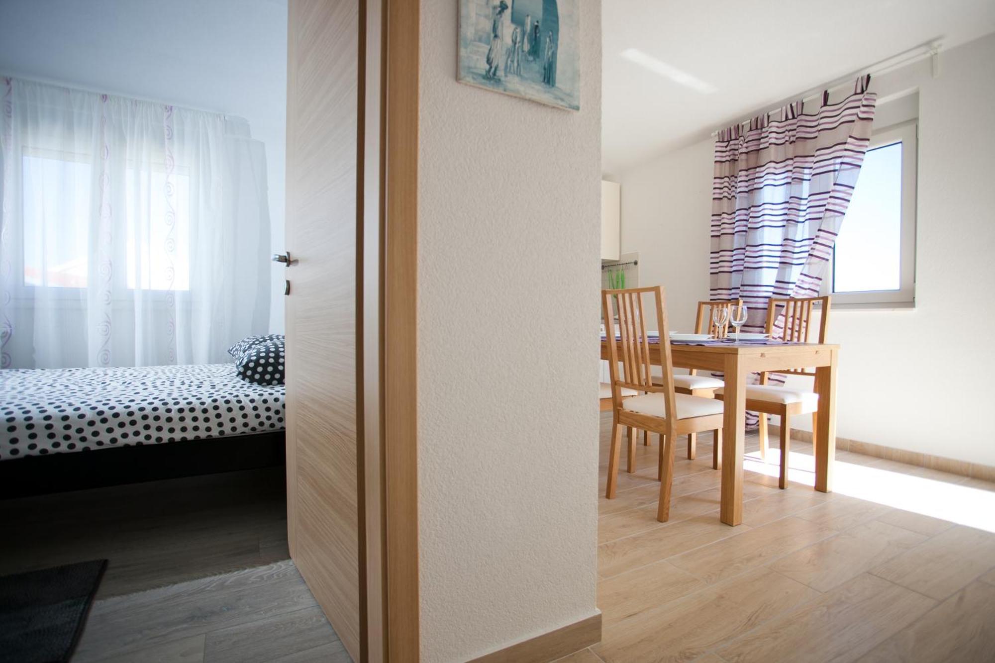Apartments Medvid Trogir Quarto foto